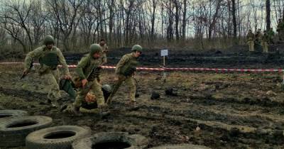 За сутки на Донбассе зафиксировали 12 обстрелов террористов: двое бойцов ООС ранены