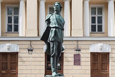 Памятник Горькому авторства Веры Мухиной отреставрируют в Москве