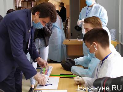 В Екатеринбурге открылись 555 участков для голосования по поправкам в Конституцию