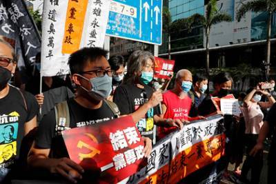 Китай предложил США «попробовать» вести санкции против Гонконга