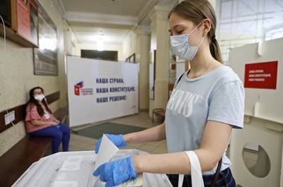 На Украине открылись участки для голосования по Конституции России