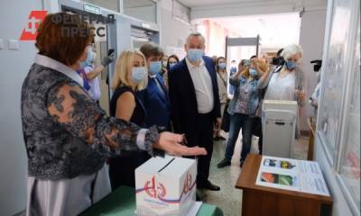 Андрей Травников 1 июля посетил избирательный участок в Бердске