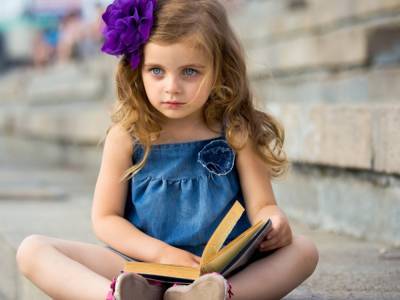 Нужны книги: ученые назвали простой способ воспитать умного и успешного ребенка
