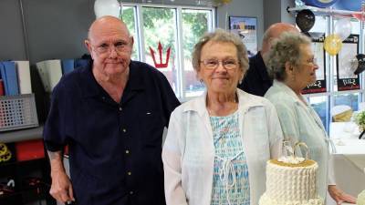 53 года вместе: супружеская пара из Техаса скончалась от коронавируса, держась за руки