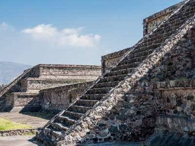 Пещеру естественного происхождения обнаружили под пирамидой в Мексике