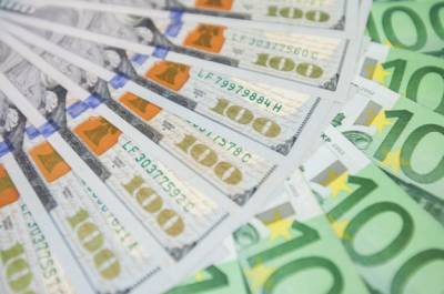 Открытие межбанка: Курс доллара и евро вырос