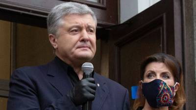 Порошенко заявил, что против него возбуждены 24 дела на Украине
