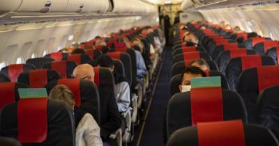 Американская авиакомпания будет наказывать пассажиров "желтыми карточками" за отсутствие масок