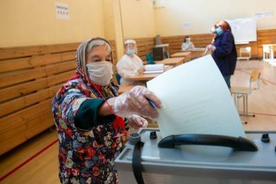 В Свердловской области к 12:00 на опросе по Конституции проголосовали 42,3% избирателей