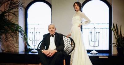 Серьезный Макаревич и счастливая невеста: в Сети появились новые фото с еврейской свадьбы артиста