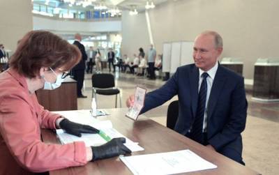 Путин проголосовал по поправкам в Конституцию России
