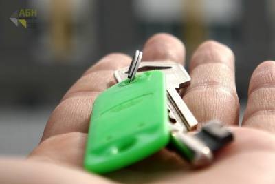 В Петербурге 15 сирот получили ключи от квартир в Шушарах