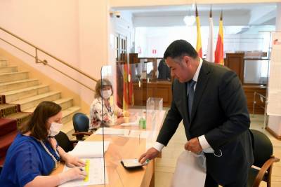Губернатор Тверской области принял участие в голосовании о поправках в Конституцию