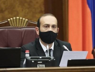 Председатель парламента Армении поздравил работников системы прокуратуры с профессиональным праздником