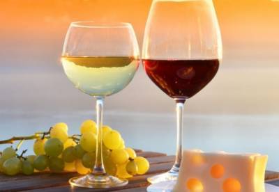 Диетологи поделились секретом похудения с помощью сухого вина