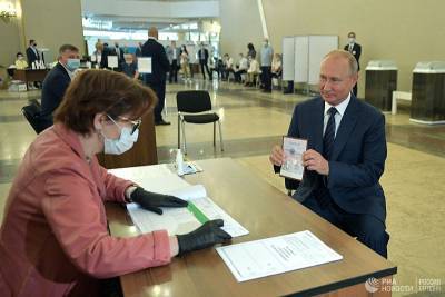 Владимир Путин принял участие в голосовании по изменениям в Конституцию РФ