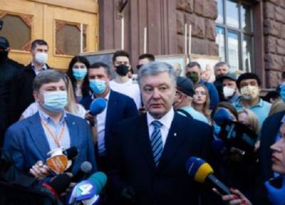 Порошенко сходил на допрос в ГБР и вместе со сторонниками пошел в суд
