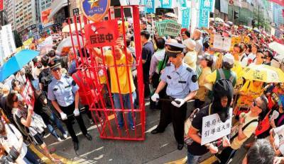 Гонконг начал жить по строгим правилам, введённым Китаем