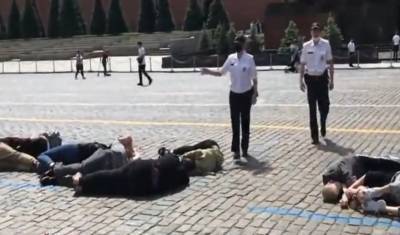 На Красной площади задержали активистов, выложивших своими телами цифры "2036"