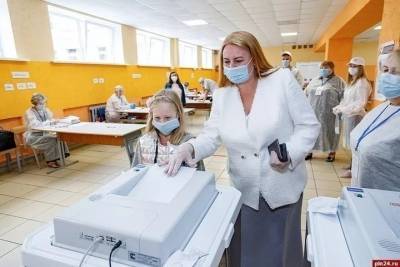 Глава Пскова приняла участие в голосовании по поправкам в Конституцию