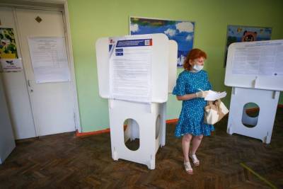 Средняя явка по РФ на голосовании по поправкам в Конституцию на 14:00 составила 59,6%