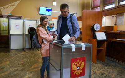 Посол РФ в Латвии Евгений Лукьянов проголосовал по поправкам к Конституции