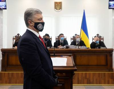 Порошенко отказался давать показания ГБР и отправился в Печерский суд