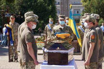 В Тернополе похоронили погибшего на Донбассе бойца батальона "Айдар"