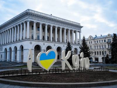 Работу развлекательных учреждений и общепита ограничат в Киеве