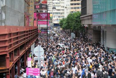 В первый день действия закона о нацбезопасности в Гонконге задержали 300 человек