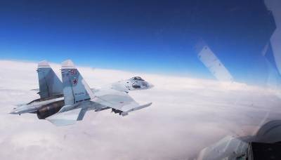 Су-27 отогнали американский самолет-разведчик от границы России