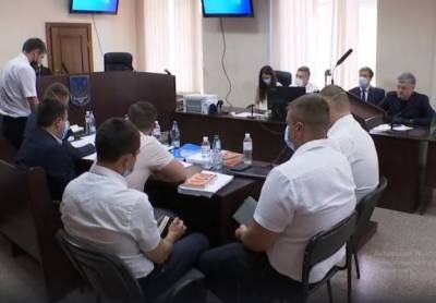 Прокурор просит для Порошенко меру пресечения в виде личного обязательства