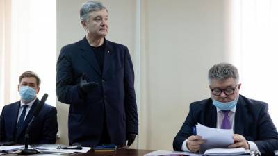 Порошенко на суде призвал Зеленского не откладывать арест
