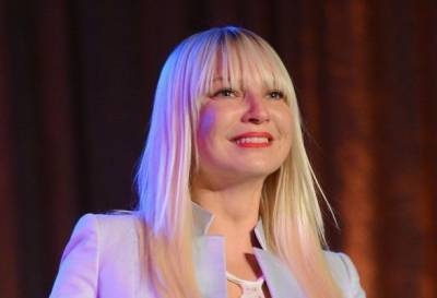 44-летняя австралийская певица Sia стала бабушкой