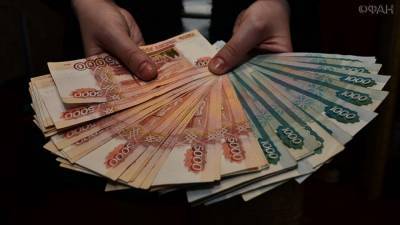 Какие выплаты ждут россиян в июле: 10000 рублей на детей, 12130 на бизнес и 3500 к пенсии