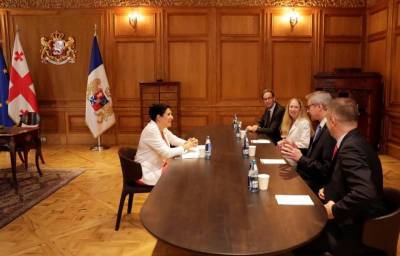 Саломе Зурабишвили на встрече с послами пообещала быть гарантом стабильности