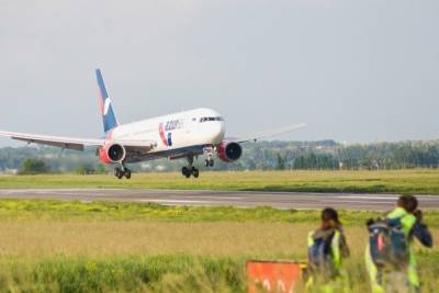 Azur Air возобновляет перелеты из Петербурга в Сочи