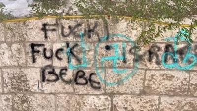 Fuck Israel: возле посольства США в Иерусалиме нарисовали свастику