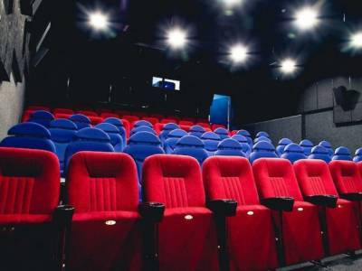 «Кассовые сеансы»: депутаты предлагают не ограничивать работу кинотеатров