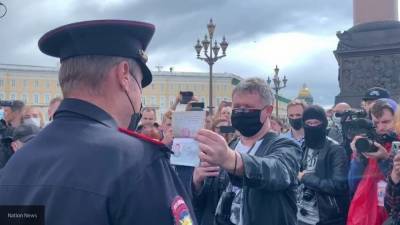 Участники флешмоба в Петербурге не соблюдают социальную дистанцию