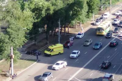 В Воронеже инспектор на мотоцикле пострадал, избегая ДТП