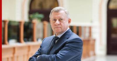 На Украине из-за политического давления подал в отставку глава Нацбанка