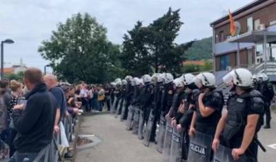 Часть черногорских полицейских отказалась применять силу против сограждан
