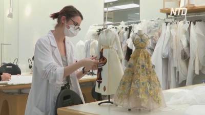 Модный дом Dior создал мини-копии новых нарядов (видео)