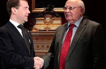 Горбачев и Медведев должны стать пожизненными сенаторами, но Матвиенко в этом не уверена