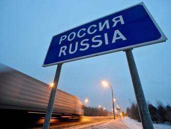 Сенатор считает, что артистам, ругающим Россию, надо запретить въезд в страну