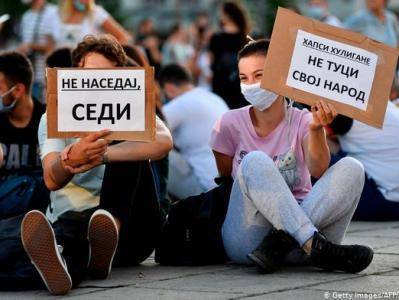 В Белграде продолжились массовые протесты против политики президента по борьбе с коронавирусом