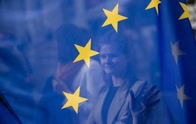 ЕС планирует расширить еврозону, приняв еще два государства