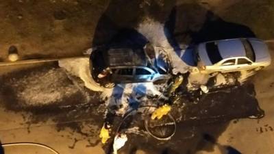 Неизвестный поджог ночью автомобиль на улице Савушкина