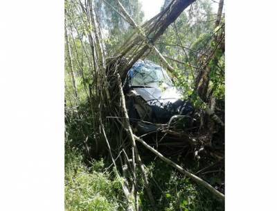 В Смоленской области водитель кроссовера погиб в жестком ДТП